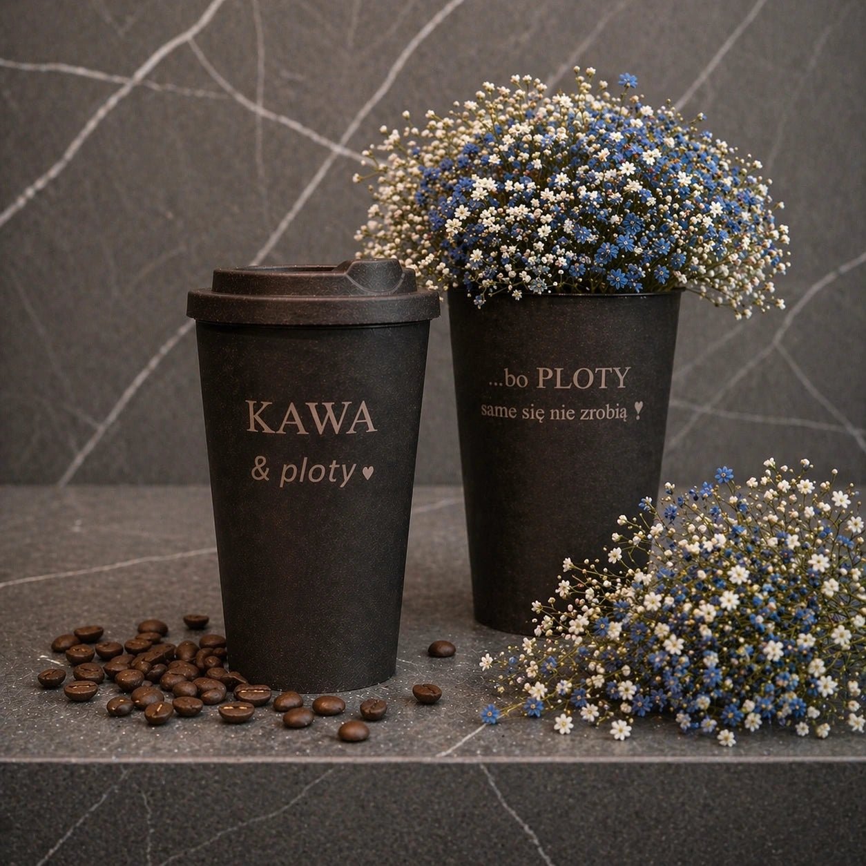 Kubek z kawowych fusów